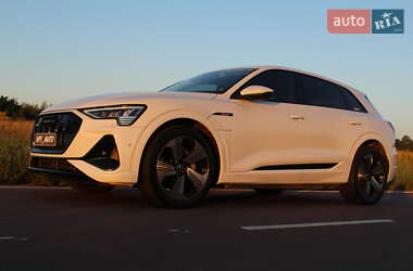 Внедорожник / Кроссовер Audi e-tron 2022 в 