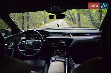 Позашляховик / Кросовер Audi e-tron 2020 в 