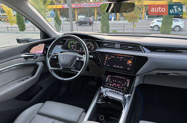 Внедорожник / Кроссовер Audi e-tron 2019 в 