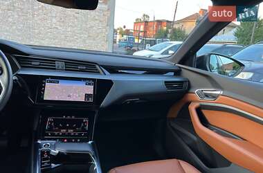 Внедорожник / Кроссовер Audi e-tron 2020 в 