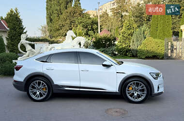 Позашляховик / Кросовер Audi e-tron 2023 в 