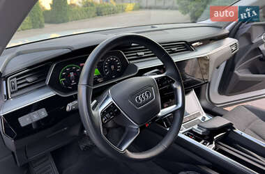 Позашляховик / Кросовер Audi e-tron 2023 в 