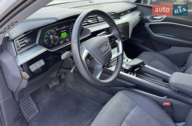 Позашляховик / Кросовер Audi e-tron 2023 в 