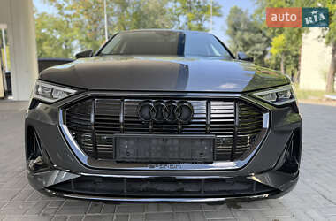 Внедорожник / Кроссовер Audi e-tron 2023 в 