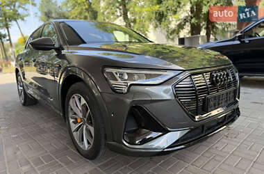 Внедорожник / Кроссовер Audi e-tron 2023 в 