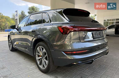 Внедорожник / Кроссовер Audi e-tron 2023 в 