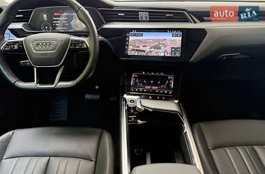 Внедорожник / Кроссовер Audi e-tron 2023 в 