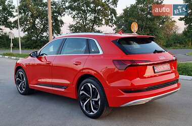 Внедорожник / Кроссовер Audi e-tron 2021 в 