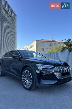 Внедорожник / Кроссовер Audi e-tron 2021 в 
