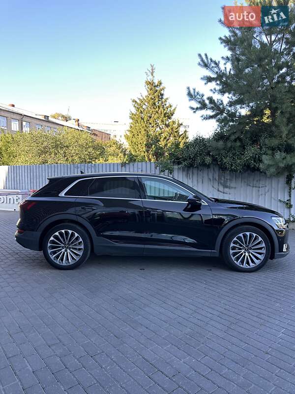 Внедорожник / Кроссовер Audi e-tron 2021 в Киеве фото 15 Внедорожник / Кроссовер Audi e-tron 2021 в Киеве