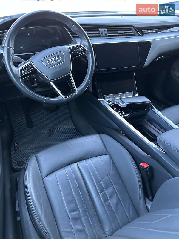 Внедорожник / Кроссовер Audi e-tron 2021 в Киеве фото 27 Внедорожник / Кроссовер Audi e-tron 2021 в Киеве