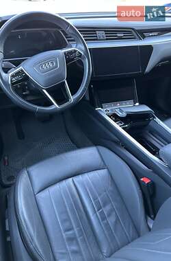 Внедорожник / Кроссовер Audi e-tron 2021 в 