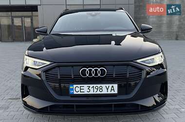 Позашляховик / Кросовер Audi e-tron 2022 в 