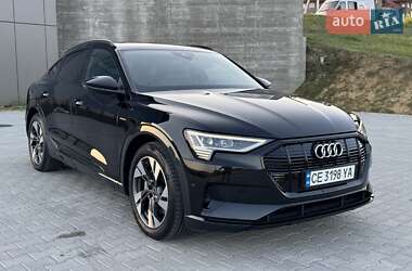 Позашляховик / Кросовер Audi e-tron 2022 в 