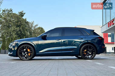 Внедорожник / Кроссовер Audi e-tron 2022 в 