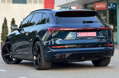 Внедорожник / Кроссовер Audi e-tron 2022 в 