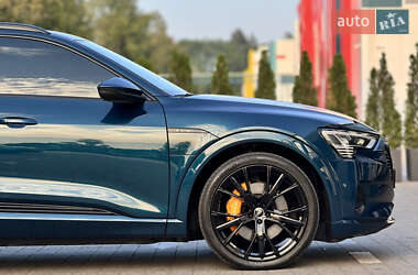Внедорожник / Кроссовер Audi e-tron 2022 в 
