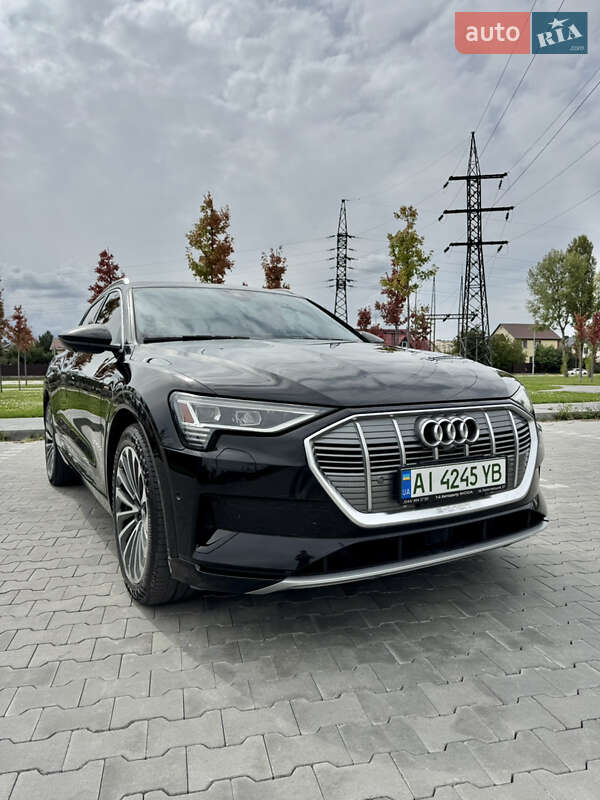 Внедорожник / Кроссовер Audi e-tron 2019 в 