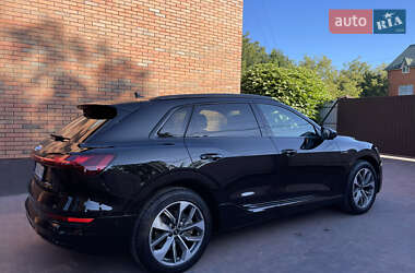 Позашляховик / Кросовер Audi e-tron 2020 в 