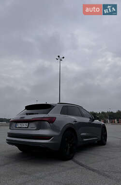Внедорожник / Кроссовер Audi e-tron 2022 в 