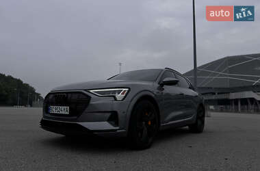 Внедорожник / Кроссовер Audi e-tron 2022 в 