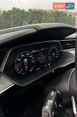 Внедорожник / Кроссовер Audi e-tron 2022 в 