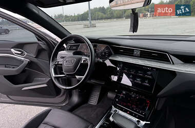 Внедорожник / Кроссовер Audi e-tron 2022 в 