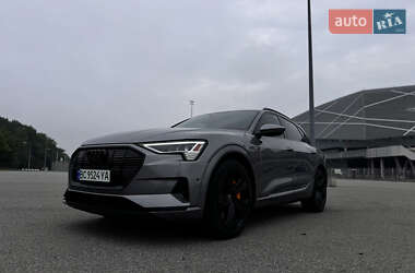 Внедорожник / Кроссовер Audi e-tron 2022 в 