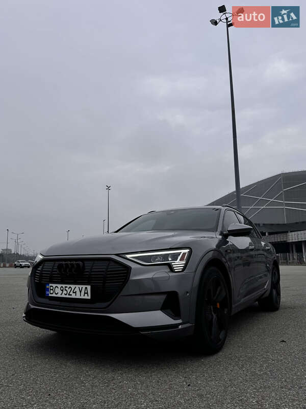 Внедорожник / Кроссовер Audi e-tron 2022 в 