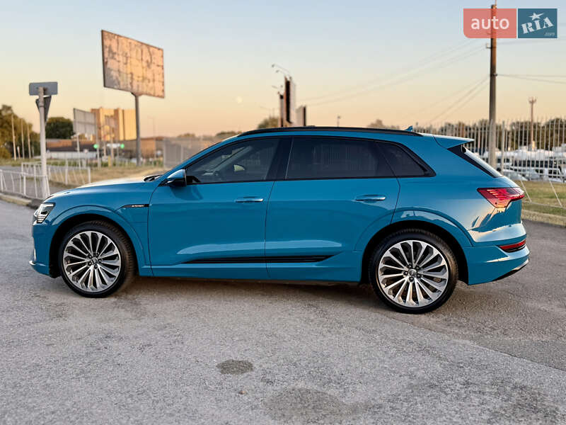Внедорожник / Кроссовер Audi e-tron 2019 в Киеве