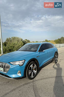Позашляховик / Кросовер Audi e-tron 2019 в 