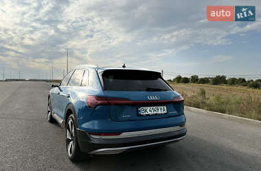 Позашляховик / Кросовер Audi e-tron 2019 в 