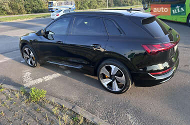 Позашляховик / Кросовер Audi e-tron 2021 в 
