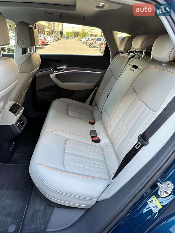 Внедорожник / Кроссовер Audi e-tron 2018 в Киеве