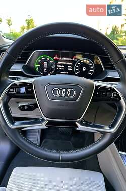 Внедорожник / Кроссовер Audi e-tron 2018 в 