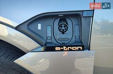 Внедорожник / Кроссовер Audi e-tron 2021 в 