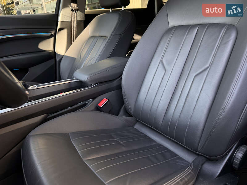 Внедорожник / Кроссовер Audi e-tron 2019 в Киеве
