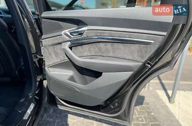 Внедорожник / Кроссовер Audi e-tron 2020 в 