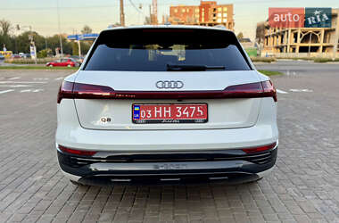 Внедорожник / Кроссовер Audi e-tron 2024 в 