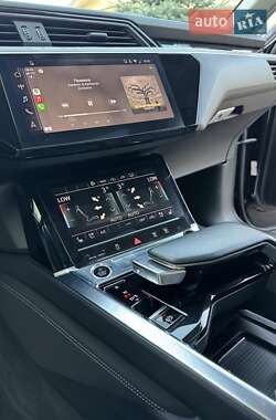 Внедорожник / Кроссовер Audi e-tron 2021 в 
