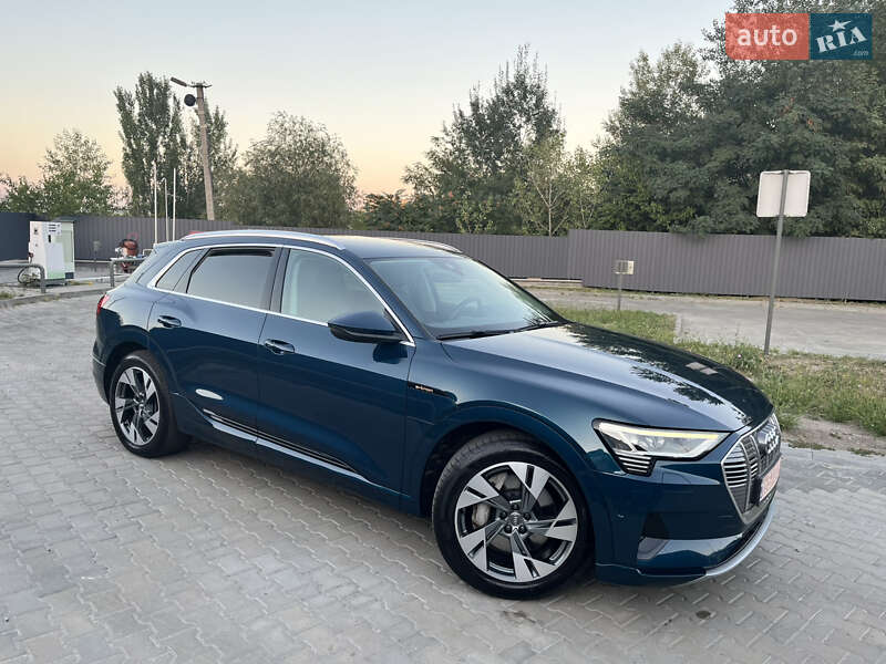 Позашляховик / Кросовер Audi e-tron 2020 в Дніпрі