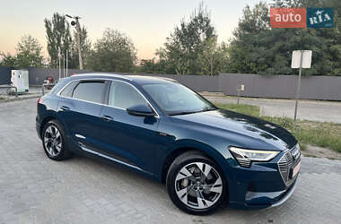 Внедорожник / Кроссовер Audi e-tron 2020 в 
