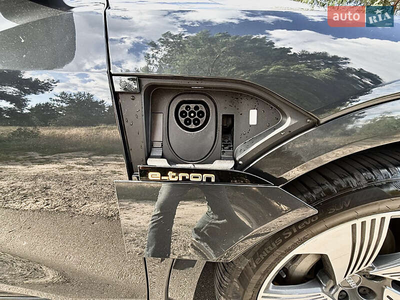 Внедорожник / Кроссовер Audi e-tron 2019 в Киеве