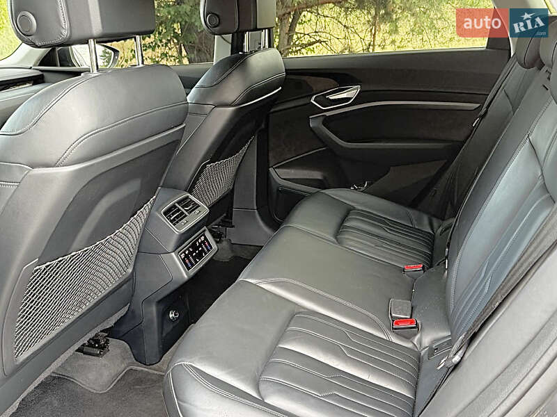 Внедорожник / Кроссовер Audi e-tron 2019 в Киеве