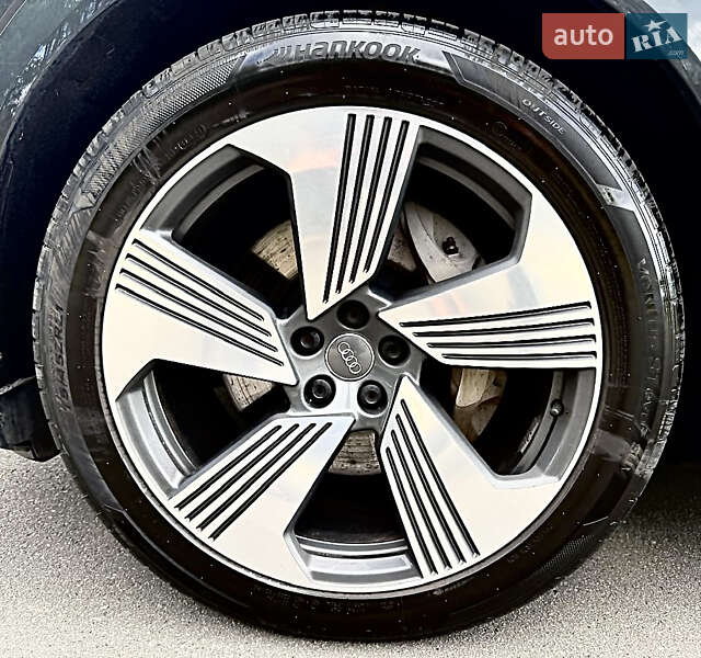 Внедорожник / Кроссовер Audi e-tron 2019 в Киеве