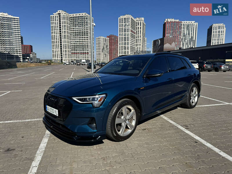 Позашляховик / Кросовер Audi e-tron 2019 в Києві фото 14 Позашляховик / Кросовер Audi e-tron 2019 в Києві