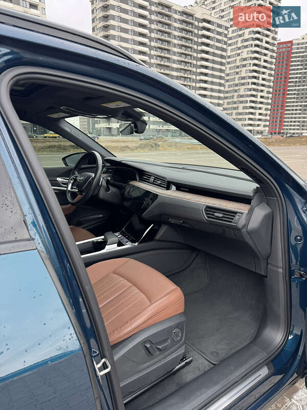 Позашляховик / Кросовер Audi e-tron 2019 в Києві фото 36 Позашляховик / Кросовер Audi e-tron 2019 в Києві