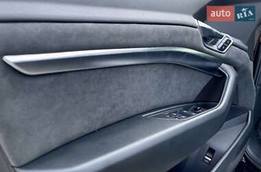 Позашляховик / Кросовер Audi e-tron 2020 в 