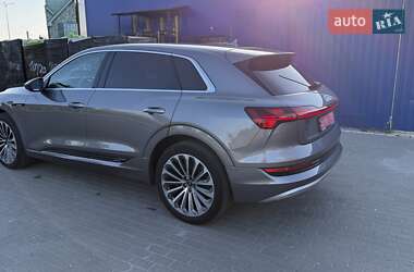 Позашляховик / Кросовер Audi e-tron 2021 в 