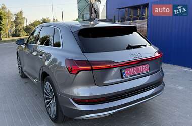 Позашляховик / Кросовер Audi e-tron 2021 в 
